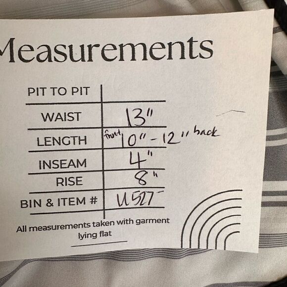 Lululemon Tracker Short II 
Mini Groovy Stripe Dune Horizontal Black Size 6 - Picture 12 of 12